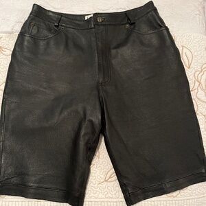 Women geniune leather shorts knee bermuda black size 10